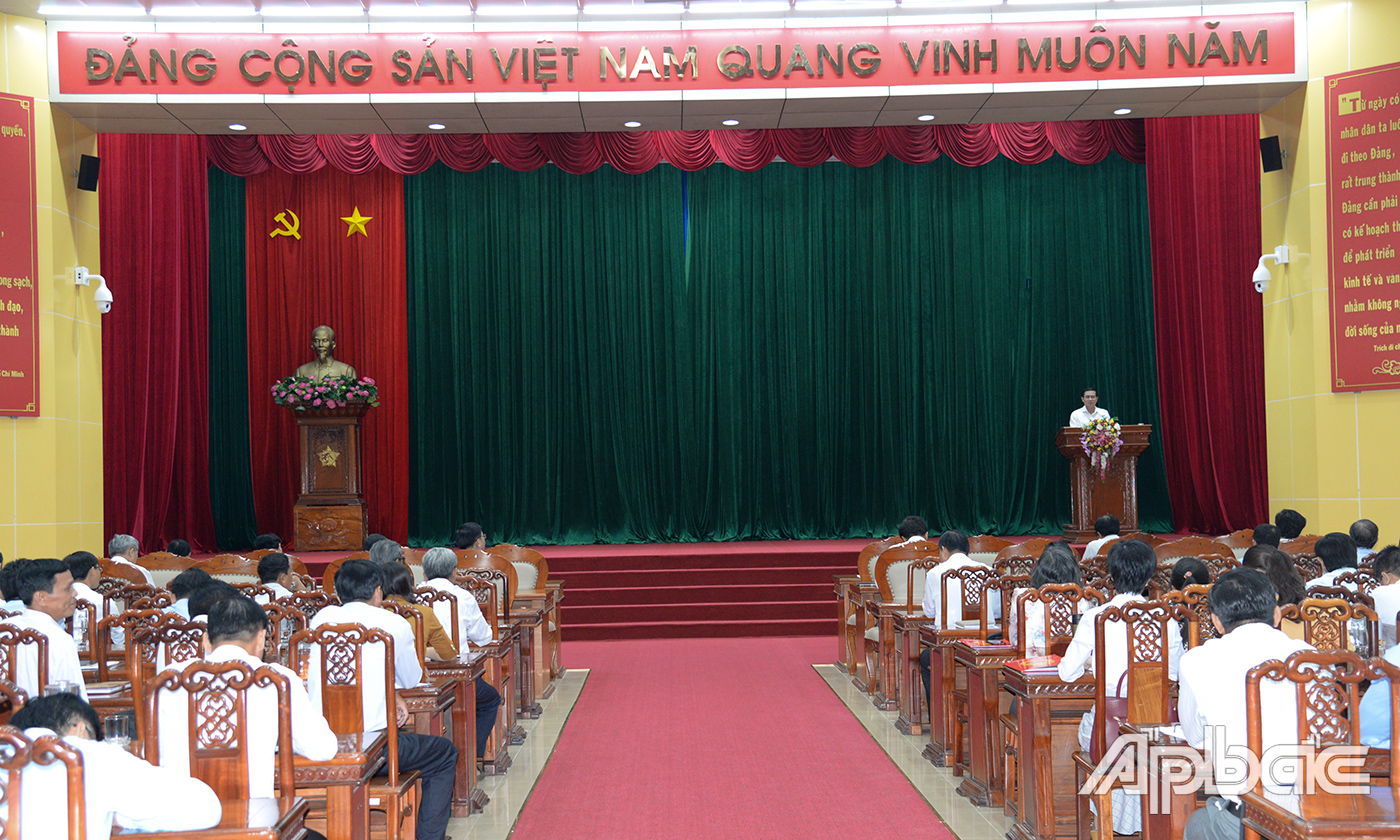 Quang cảnh cuộc họp.