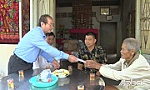 TX. Cai Lậy: Thăm, tặng quà gia đình chính sách nhân 22-12
