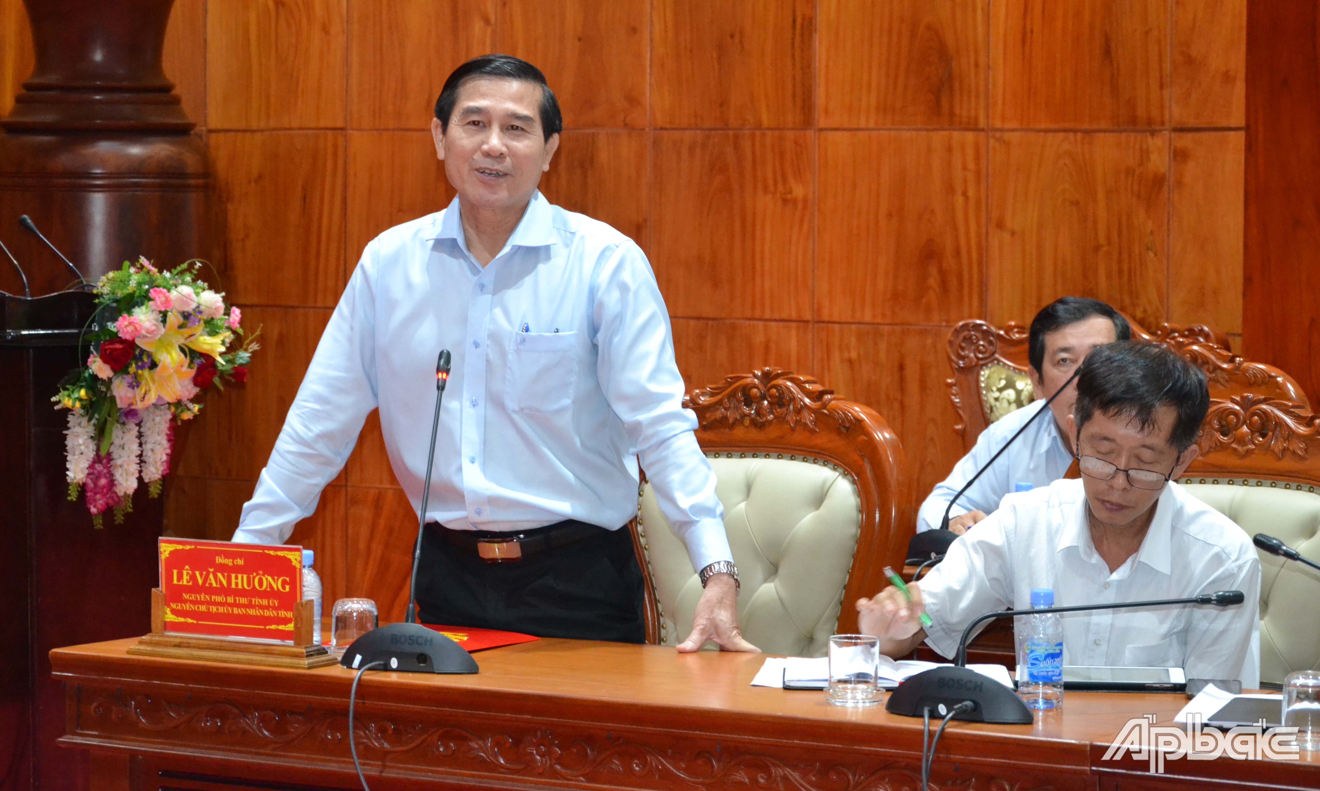 Đồng chí Lê Văn Hưởng phát biểu tại buổi làm việc.