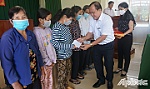 Đồng chí Nguyễn Chí Trung thăm và tặng quà tết