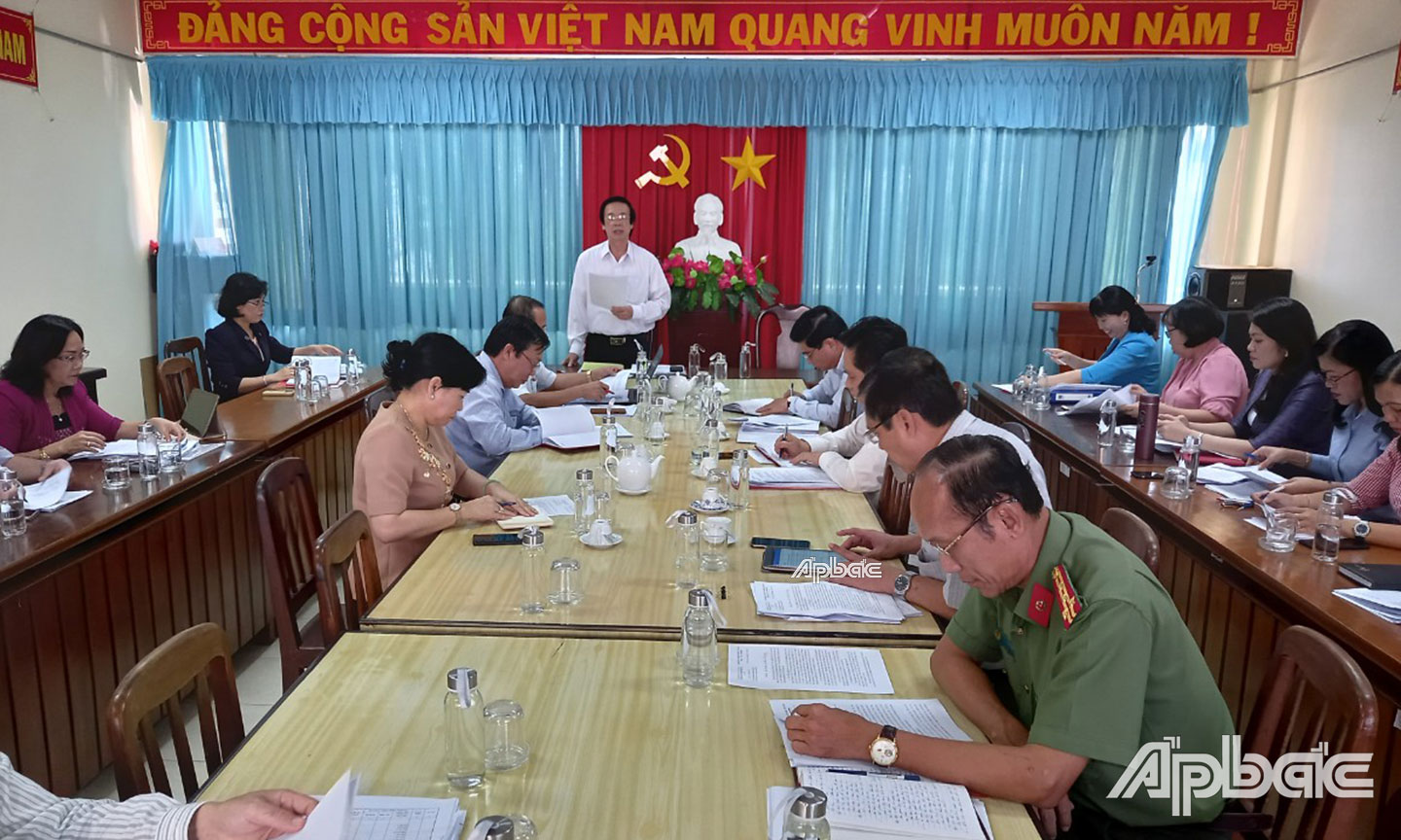 Quang cảnh cuộc họp.