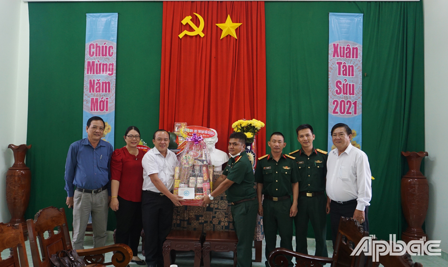 Đồng chí Nguyễn Chí Trung thăm và chúc tết Tiểu đoàn Ấp Bắc 