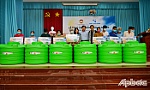 Trao 50 bồn chứa nước cho người dân huyện Tân Phước