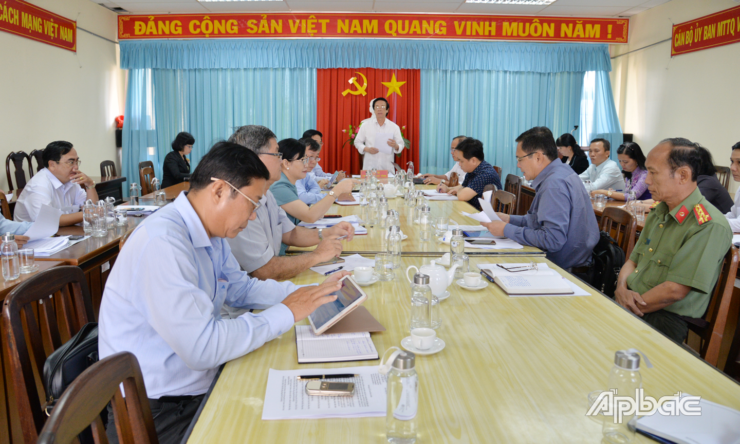 Quang cảnh cuộc họp