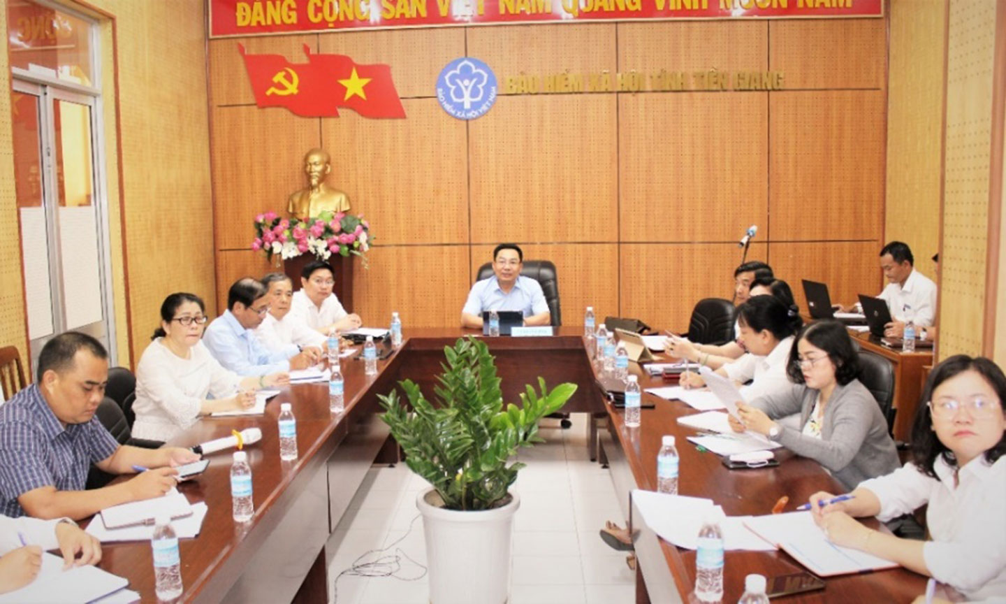 Ông Võ Khánh Bình –Giám đốc BXHH tỉnh chũ trì Hội nghị tại điểm cầu BHXH tỉnh.