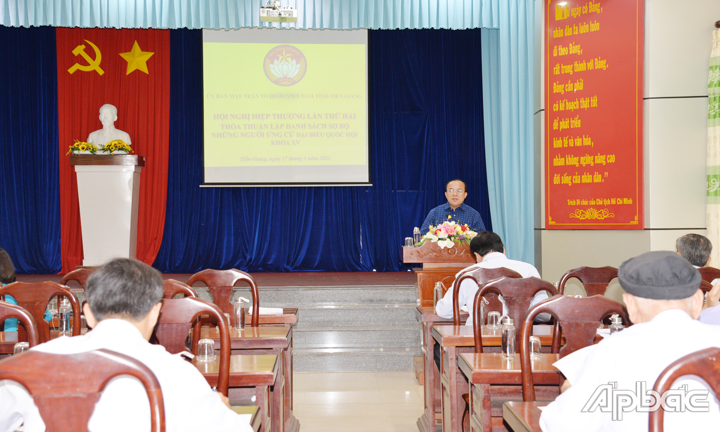 Đồng chí Nguyễn Chí Trung phát biểu kết luận hội nghị hiệp thương lần 2