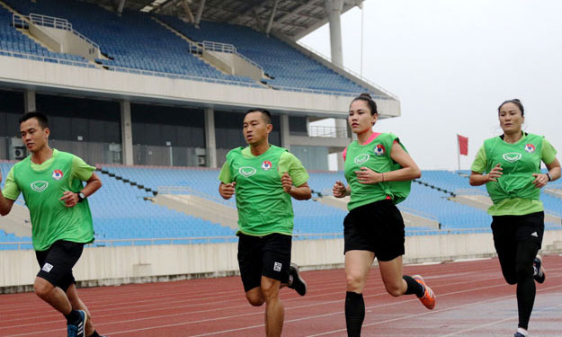 Trợ lý Hà Thị Phượng và Trịnh Thị Lệ Trinh là hai nữ trợ lý trọng tài Việt Nam đầu tiên vượt qua bài kiểm tra thể lực tại một giải đấu quốc gia chuyên nghiệp