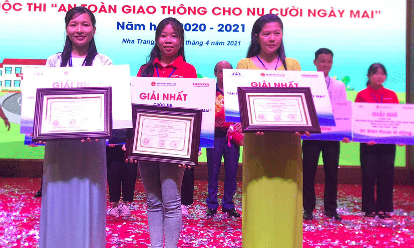 Tiền Giang đoạt 3 giải Nhất Tiền Giang đoạt 3 giải Nhất cuộc thi An toàn giao thông cho nụ cười ngày mai. 