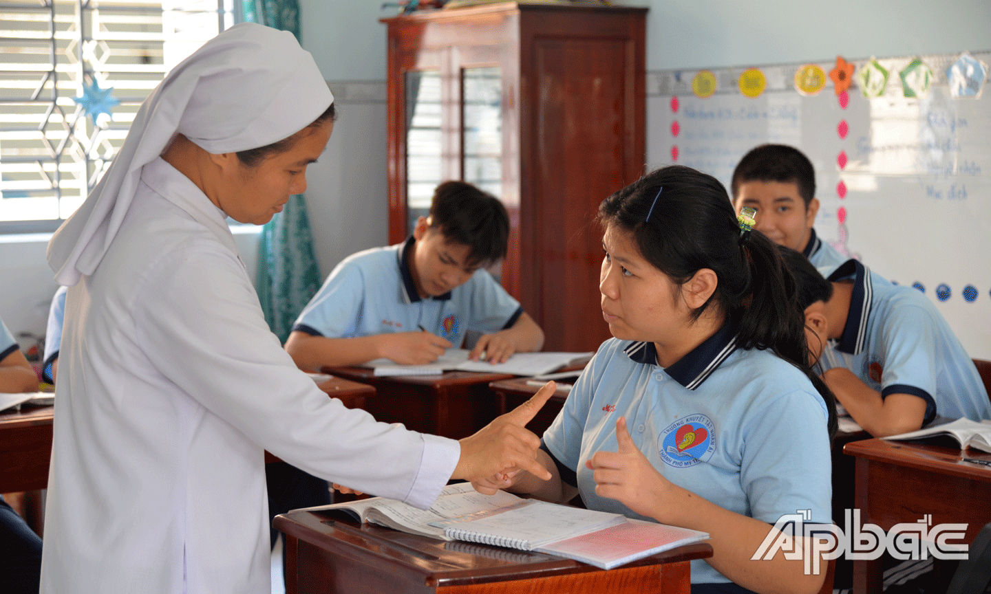 Những lớp học đặc biệt chỉ có hành động và cấu âm.