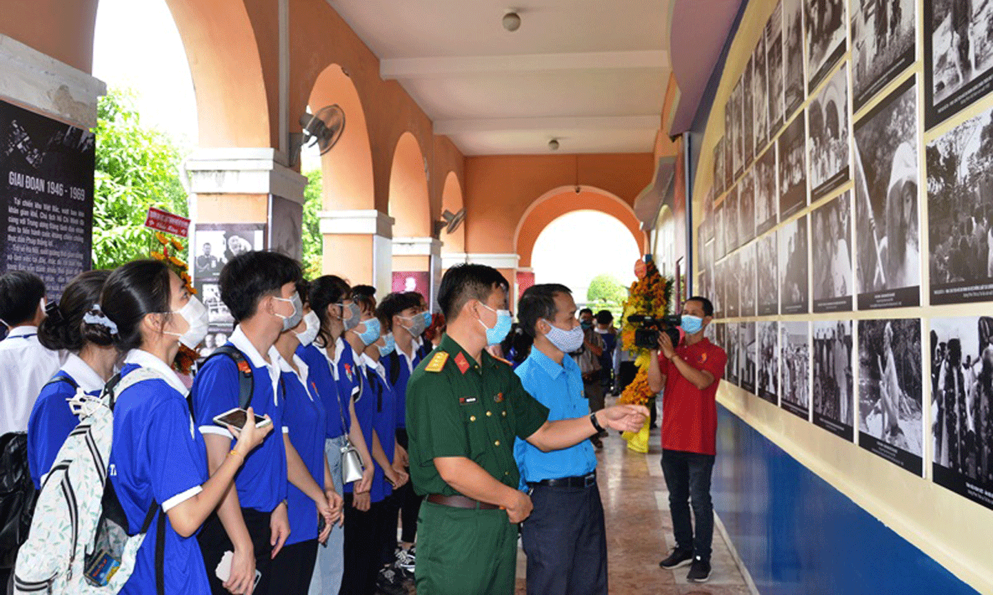 Triển lãm 'Hình ảnh và hình tượng Chủ tịch Hồ Chí Minh trong các tác phẩm điện ảnh'