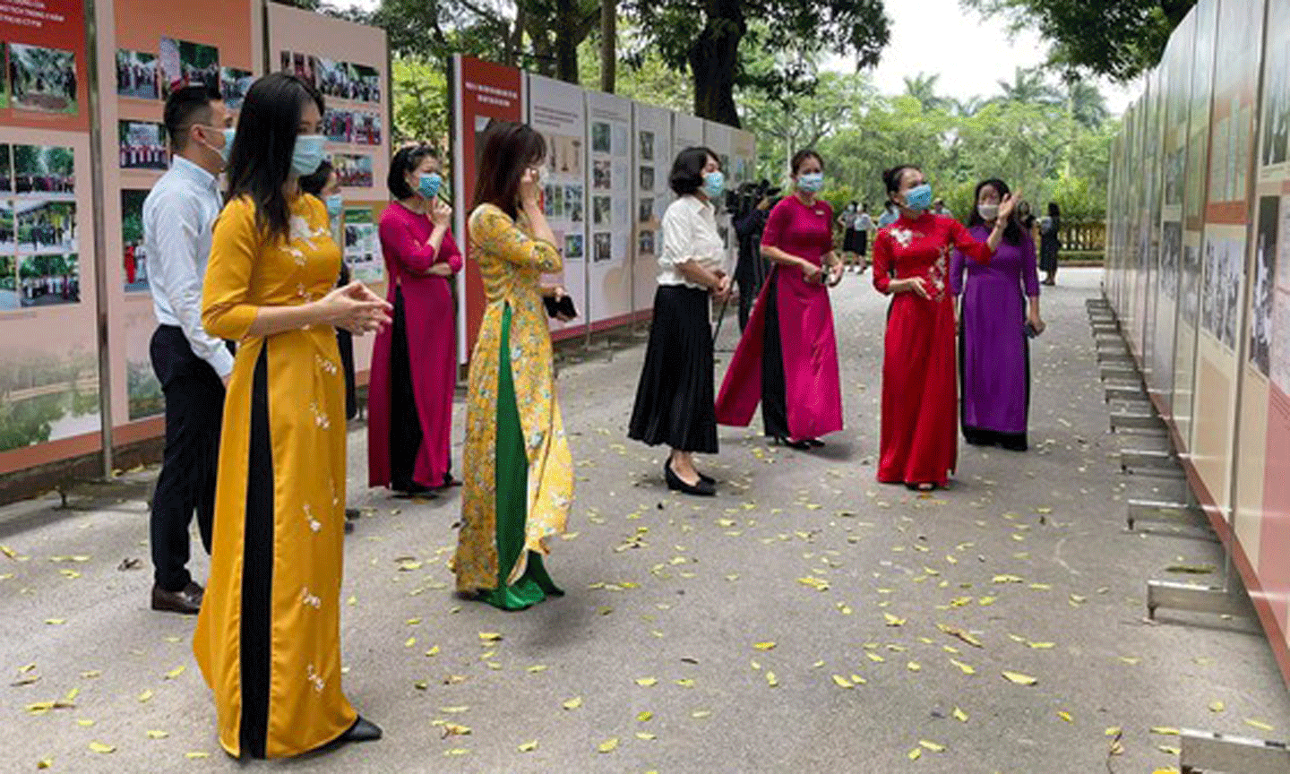 Trưng bày kéo dài đến tháng 9-2021 tại Khu Di tích Chủ tịch Hồ Chí Minh tại Phủ Chủ tịch