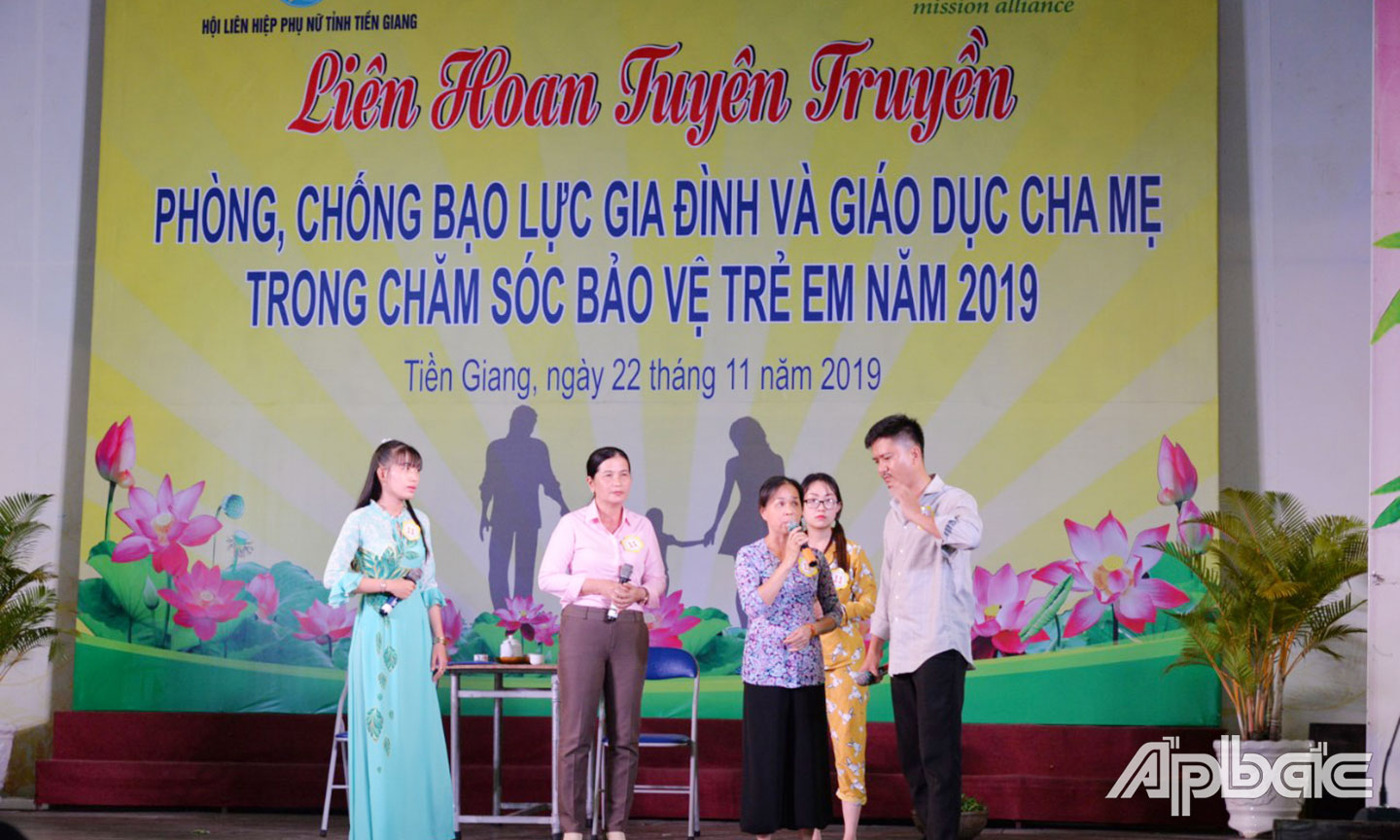 Tổ chức liên hoan truyền thông nhằm ngăn chặn, đẩy lùi bạo lực trên cơ sở giới.