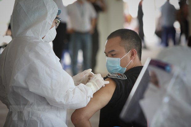 Bắc Giang triển khai tiêm vaccine phòng COVID-19 cho công nhân. (Ảnh: Danh Lam/TTXVN)