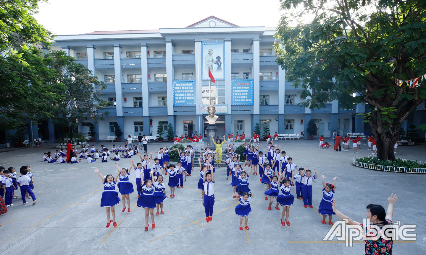 Một hoạt động ngoại khóa của các học sinh Trường Tiểu học Thủ Khoa Huân. Ảnh: Lập Đức.