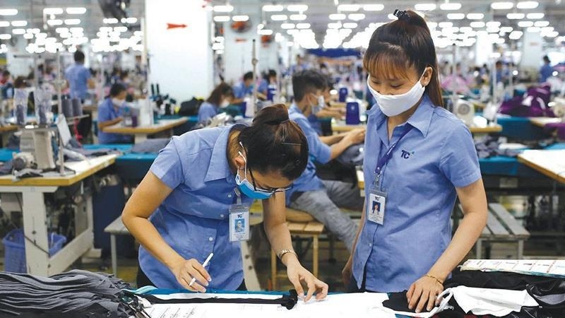  The World Bank proposes Vietnam to pay attention to promoting development of industrial production and retail. (Photo: VNA).