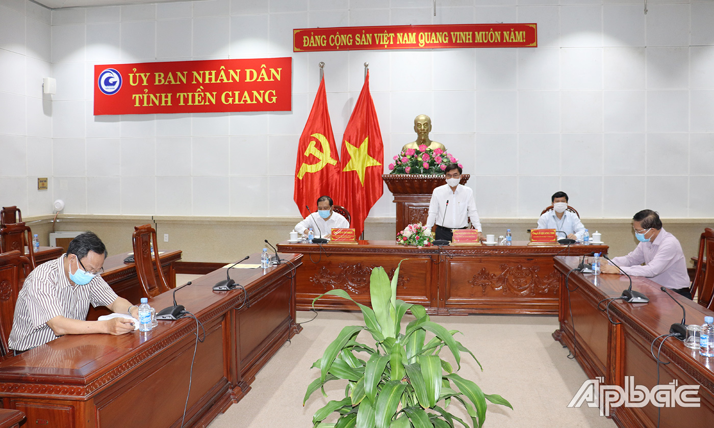 Quang cảnh cuộc họp.