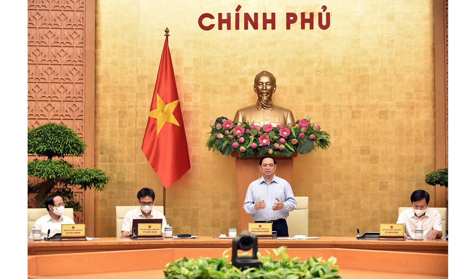 Cần chống dịch nghiêm ngặt hơn, quyết liệt hơn với những giải pháp đặc biệt, vì an toàn của nhân dân