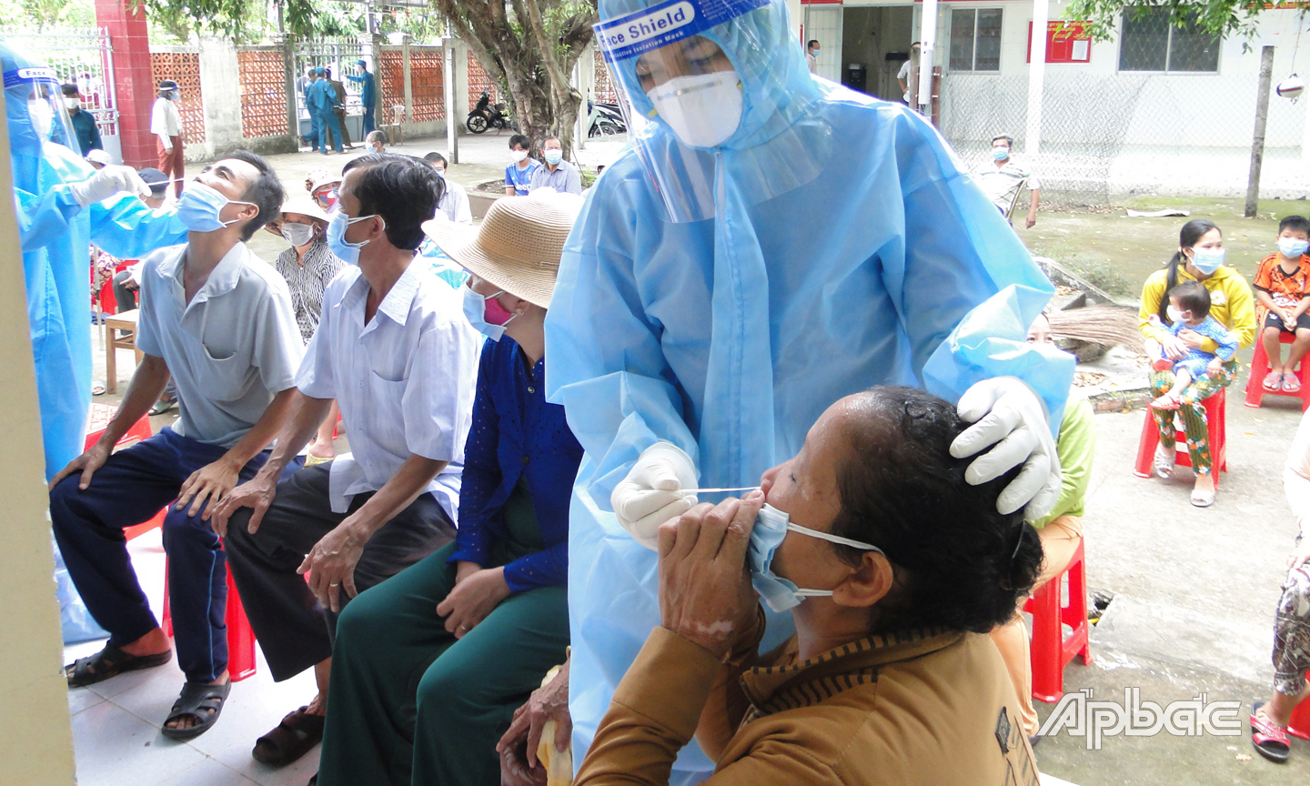 Những trường hợp tiếp xúc gần với F0 đều được cơ quan chuyên môn lấy mẫu xét nghiệm Covid-19.