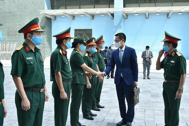  Deputy Foreign Minister Dang Hoang Giang works with the Vietnam Department of Peacekeeping Operations (Photo: VNA).