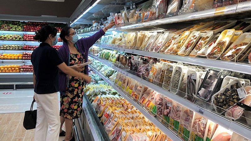  Consumers at a supermarket in Ho Chi Minh City. (Photo: NDO/Hoang Liem).