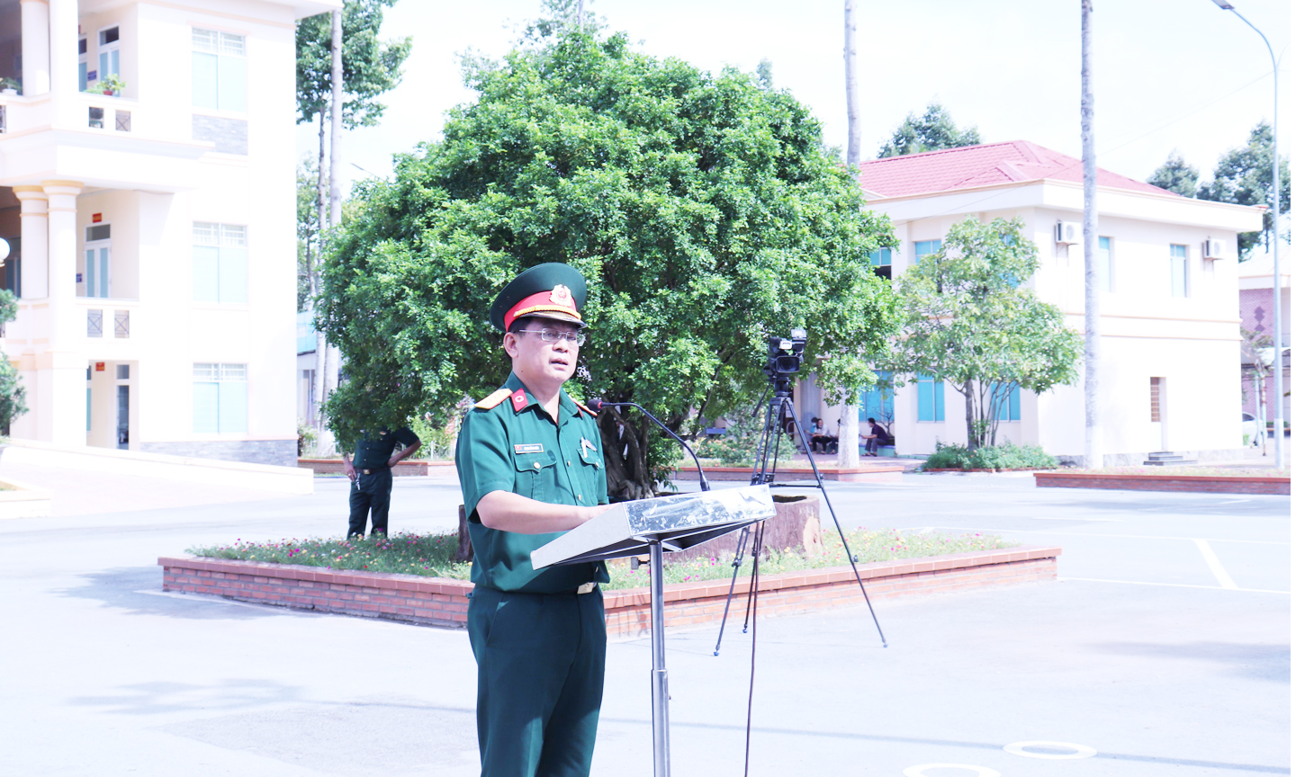 Đại tá Phạm Hồng Phúc - Giám đốc Bệnh viện quân y 120 – Chủ trì Lễ xuất quân đã triển khai quyết định của Tư lệnh Quân khu về việc thành lập BVDCTN số 6, quán triệt nội dung và nhiệm vụ của bệnh viện