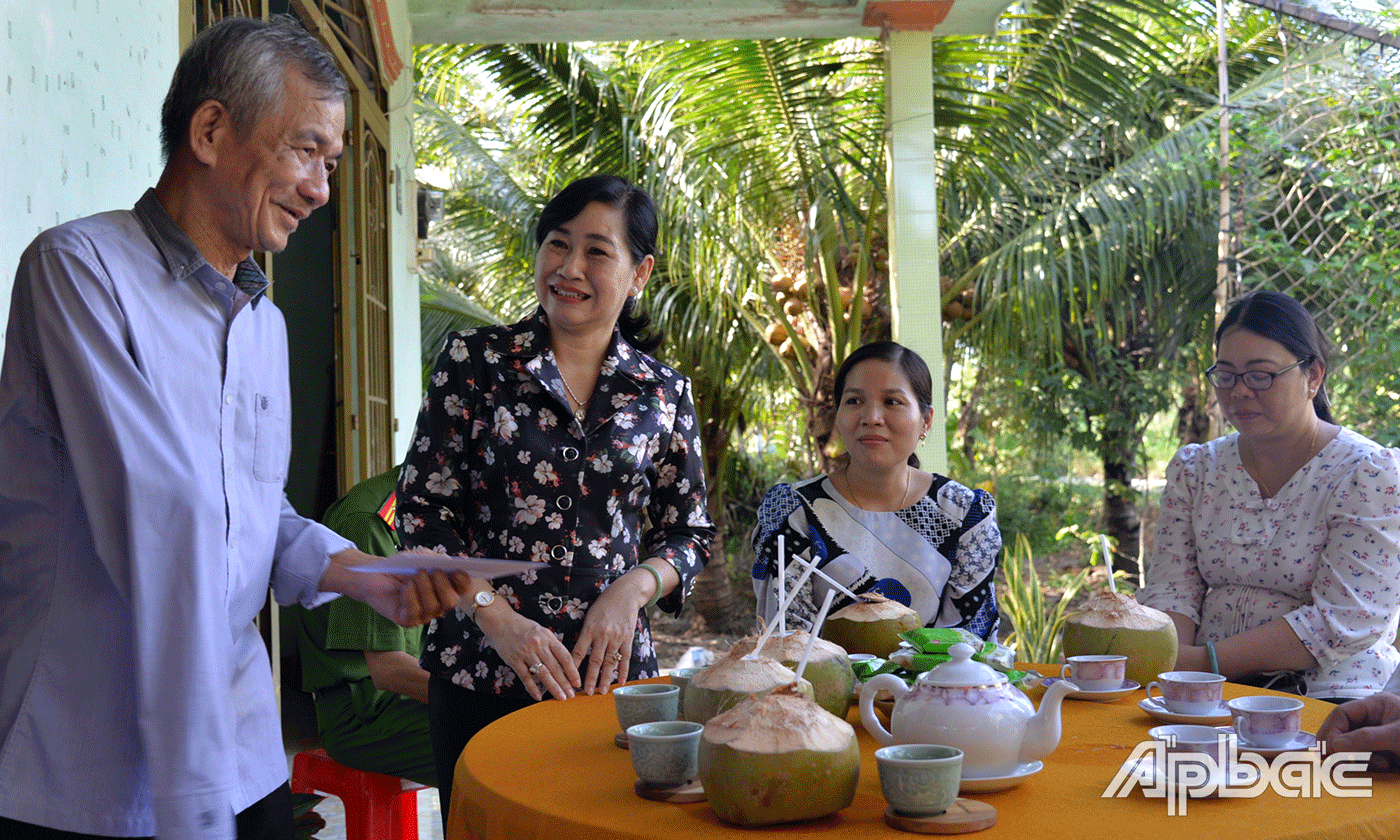 Đẩy mạnh chăm lo cho gia đình chính sách.