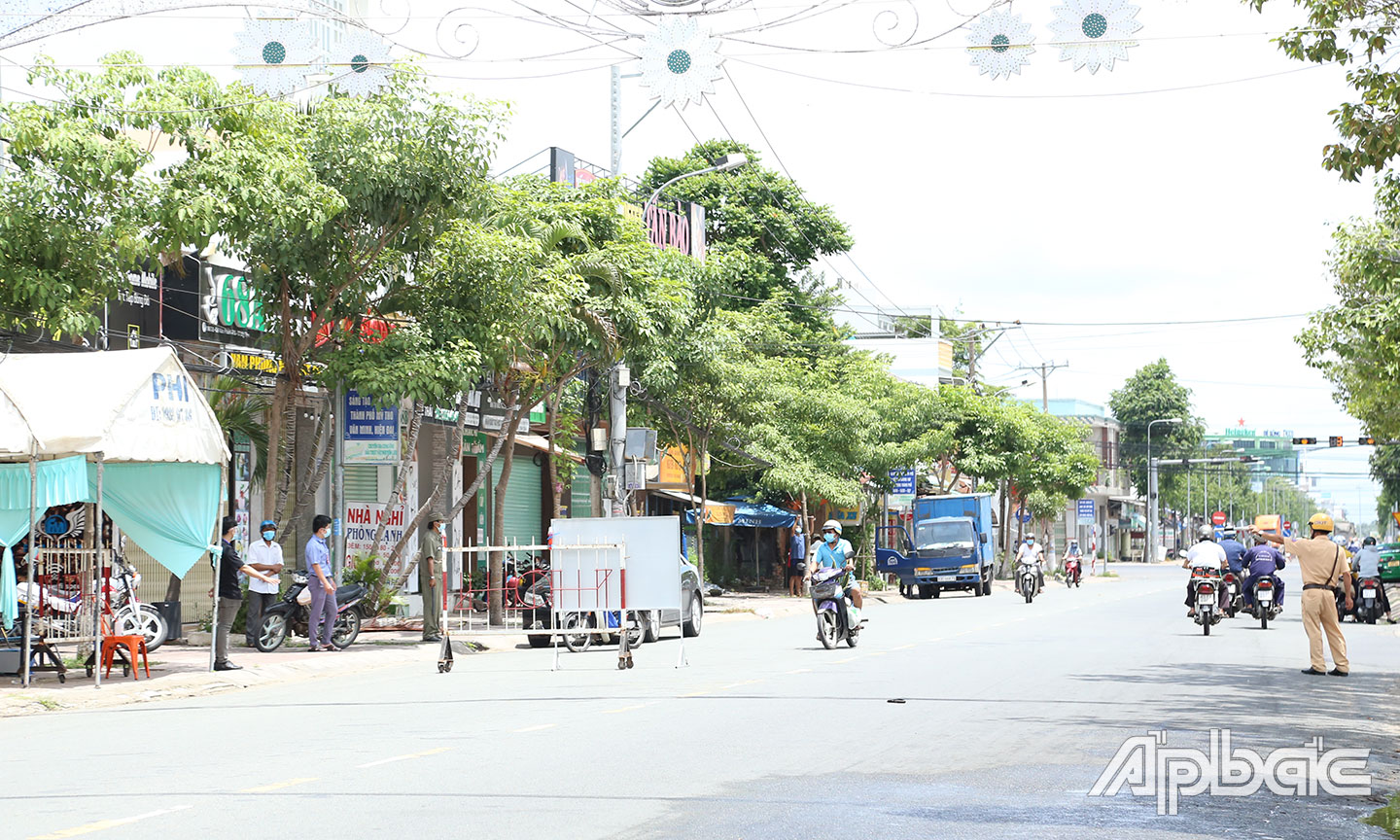 Chốt kiểm soát trên đường Lê Văn Phẩm, TP.Mỹ Tho.