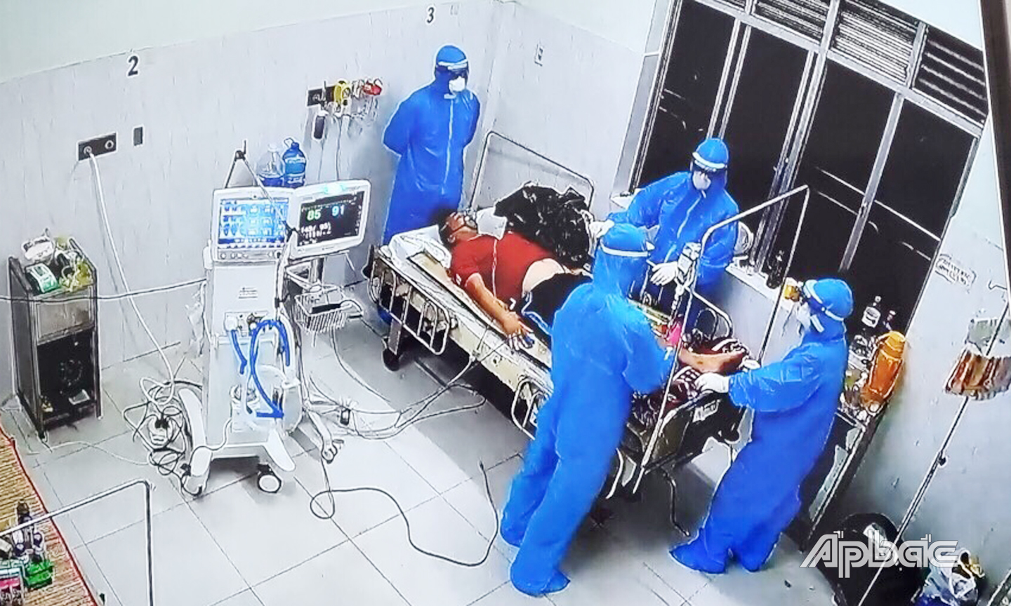 Bệnh nhân Covid-19 nặng được Bệnh viện dã chiến số 2 phối hợp với Bệnh viện đa khoa trung tâm và hội chẩn với Bệnh viện Chợ Rẫy  tích cực điều trị