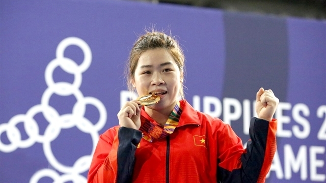 Weightlifter Hoang Thi Duyen poses with her 30th SEA Games gold medal, grabbed in 2019 in the Philippines. (Photo: VNA).