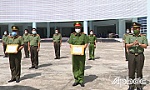 Khen thưởng các cá nhân có thành tích đột xuất đảm an ninh trận tự, phòng chống dịch Covid-19
