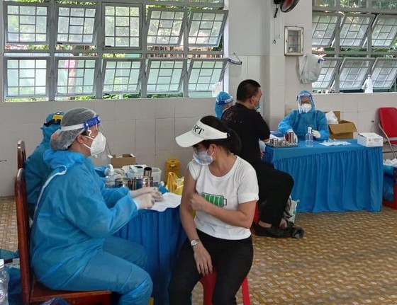 Bộ Y tế yêu cầu các địa phương tăng tốc tiêm chủng vaccine Covid-19, không giới hạn số người một buổi tiêm chủng.