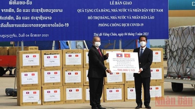  Vietnam provides Laos with medical supplies to help the country cope with the COVID-19 pandemic.