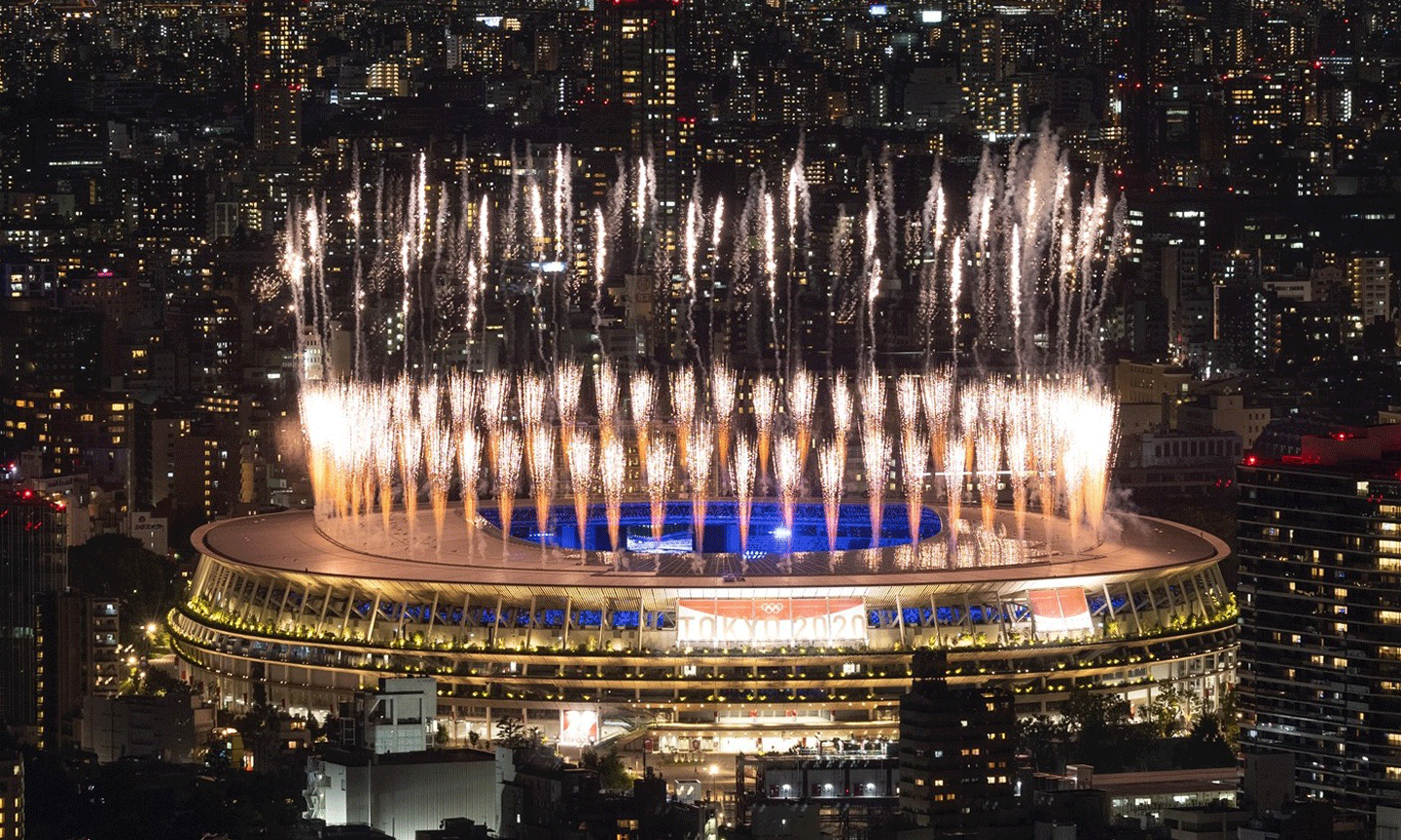 Pháo hoa rực sáng sân vận động Olympic tại Tokyo trong lễ bế mạc Olympic Tokyo 2020. (Ảnh: Tokyo 2020)