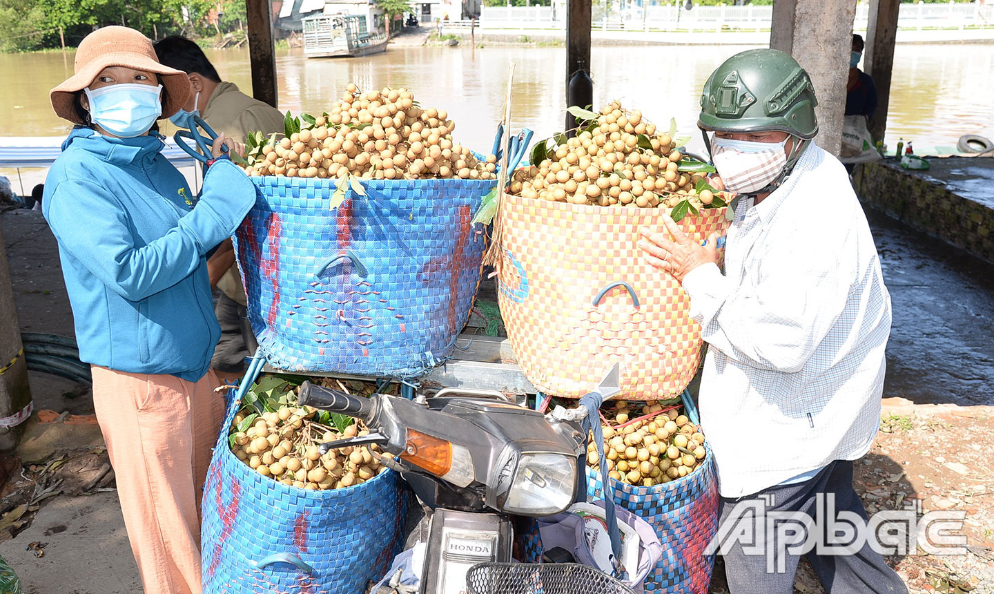 Tiêu thụ trái cây cũng khó khăn hơn trước.