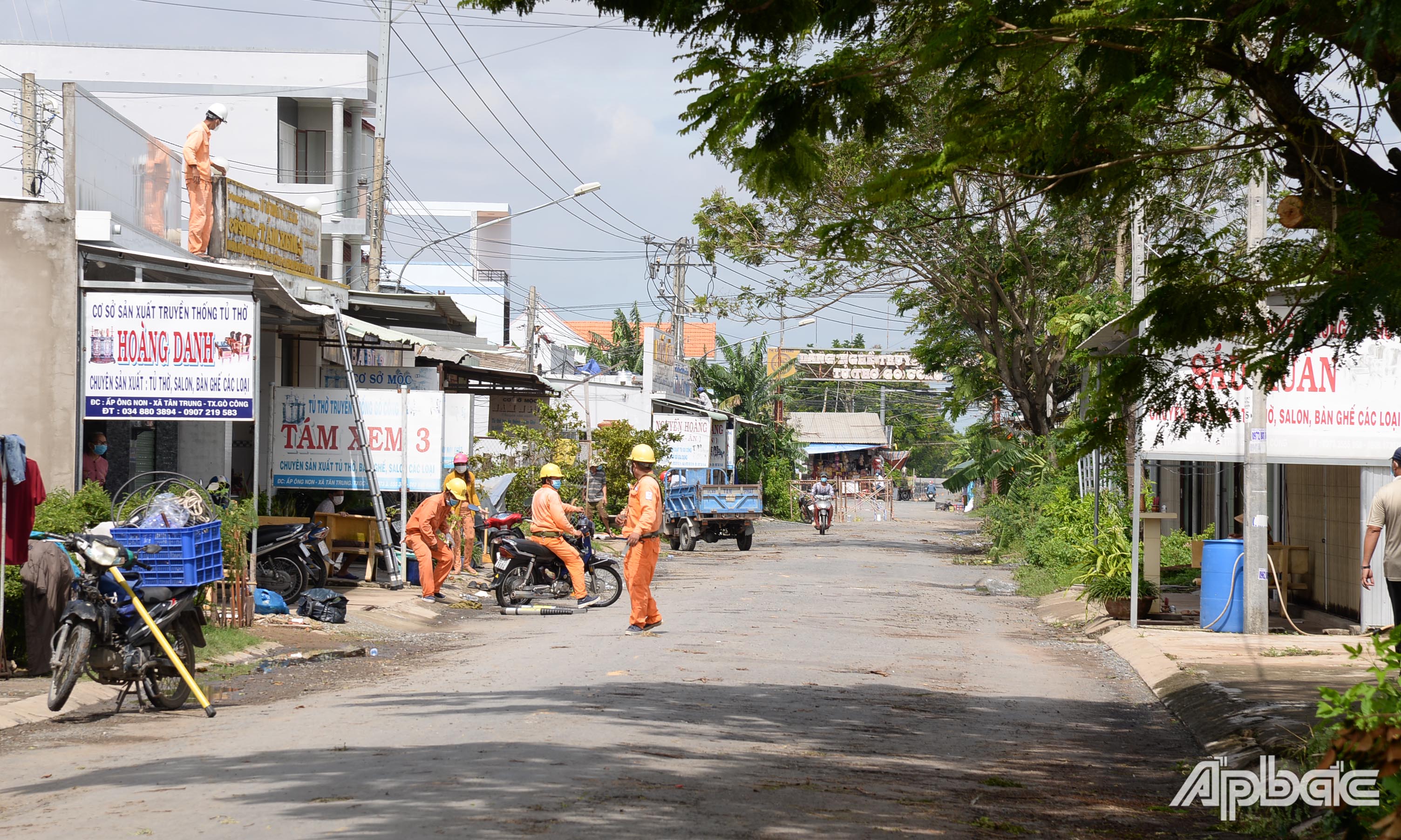 Điện lực khắc phục sự cố về điện.