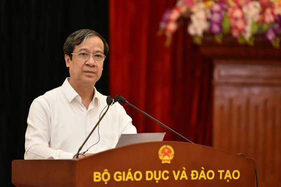 Bộ trưởng Bộ GD-ĐT Nguyễn Kim Sơn .