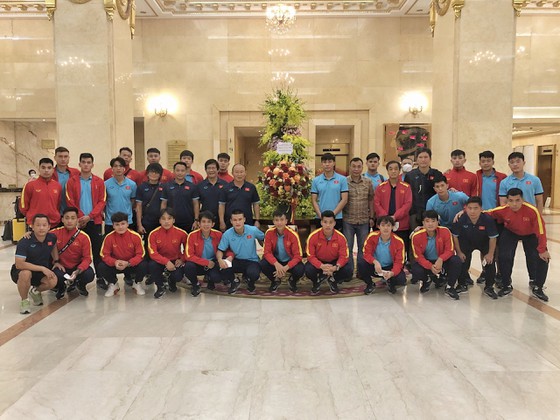 Đội tuyển Việt Nam khi về đến khách sạn.