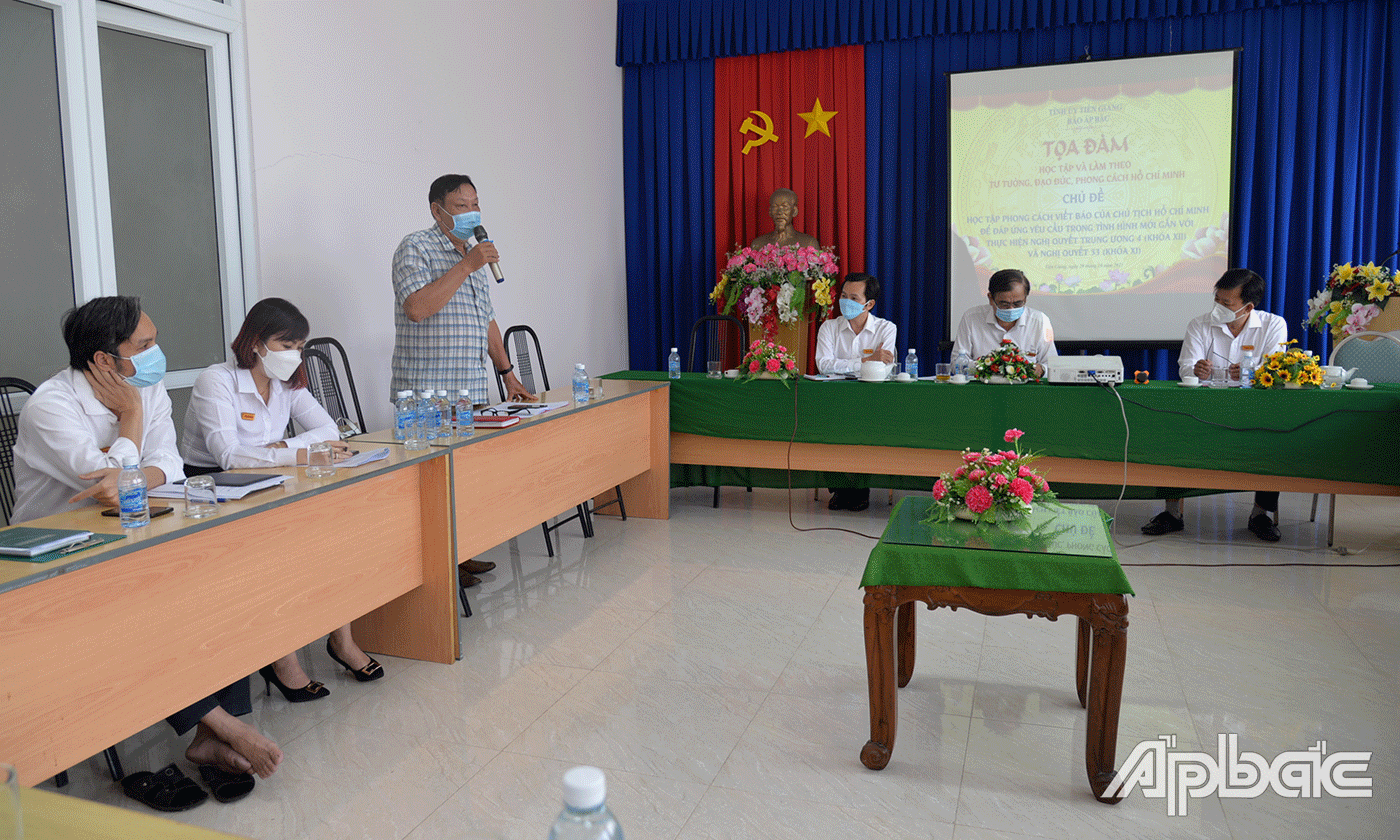 Đồng chí Phạm Văn Ngộ phát biểu tại buổi tọa đàm.