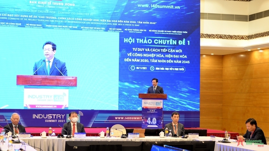 Nguyen Duc Hien speaking at the event. (Photo: qdnd.vn).