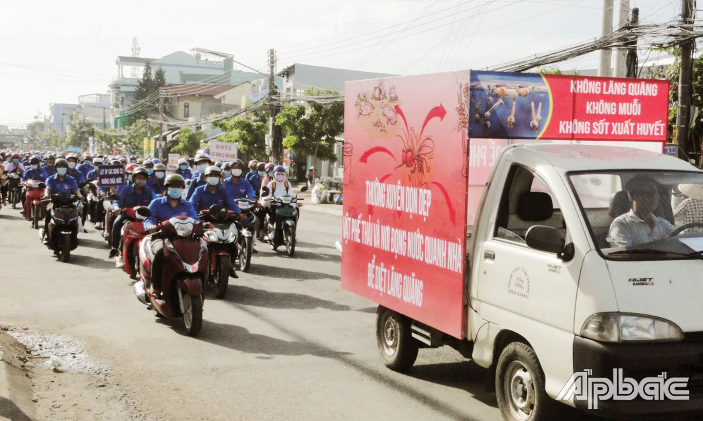 Tuyên truyền phòng, chống SXH (ảnh chụp khi dịch Covid-19 chưa bùng phát).