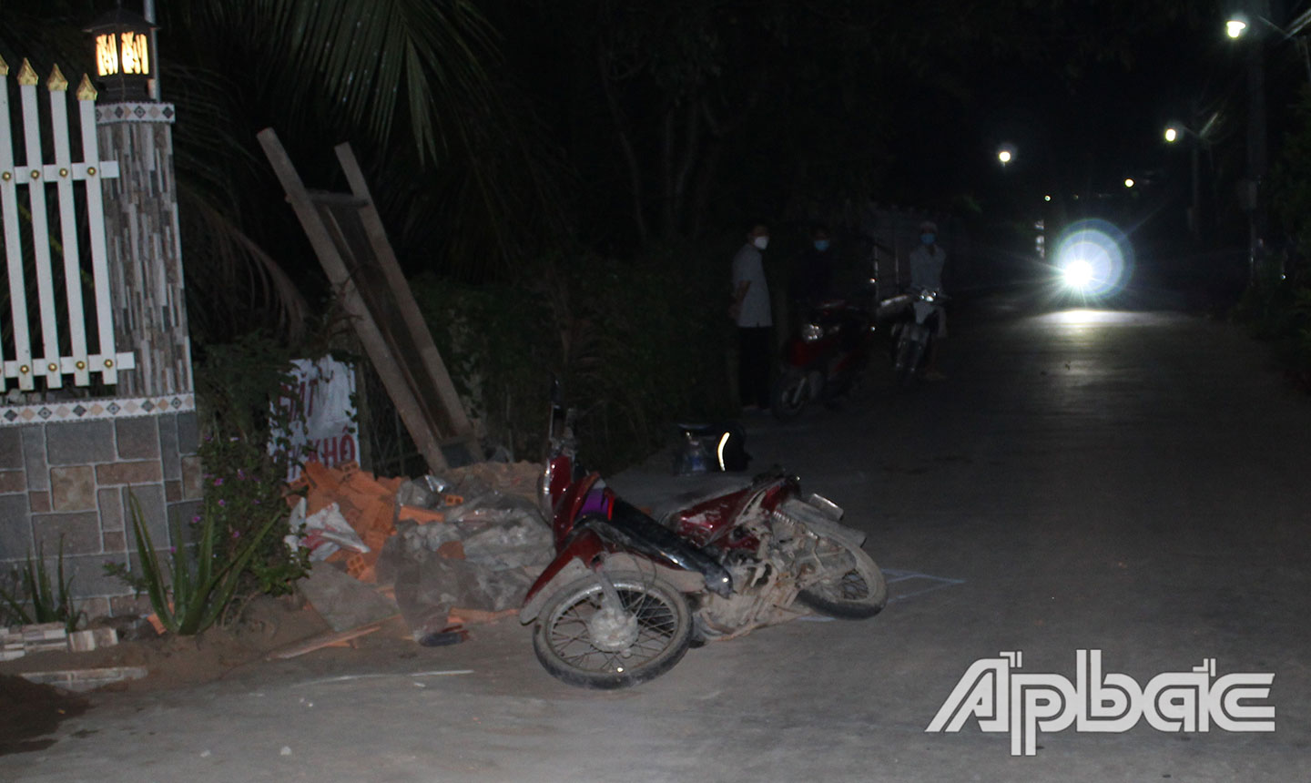 Vụ tai nạn xảy ra trên đường ấp Dầu, thuộc ấp Thới, xã Đông Hòa, huyện  Châu Thành. Nguyên nhân do người lái xe máy không đi bên phải theo chiều đi của mình dẫn đến tai nạn với người đi bộ. Hậu quả, người lái xe máy tử vong.