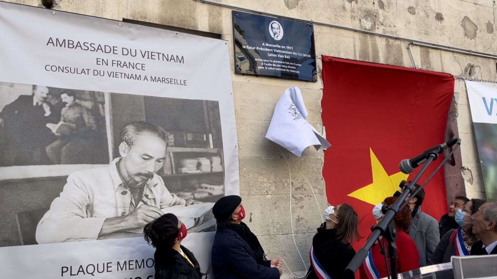 The plaque commemorating President Ho Chi Minh in Marseille (Photo: VNA).