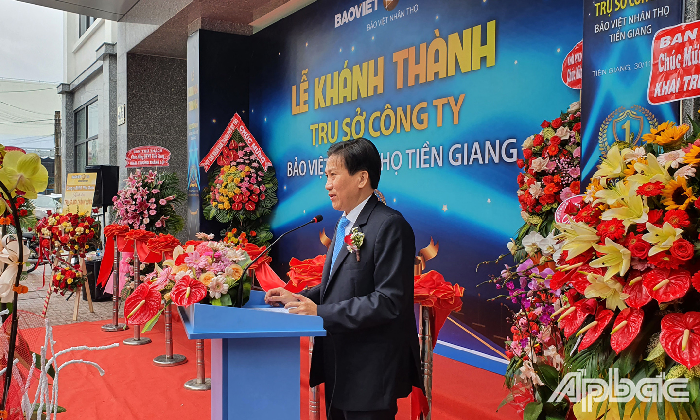 Gi ám đốc Công ty Bảo Việt nhân thọ Tiền Giang Trần Phi Hùng phát biểu tại lễ khánh thành. 