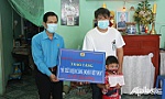 Trao sổ tiết kiệm cho con đoàn viên Công đoàn tử vong do dịch Covid-19