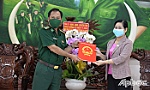 Đồng chí Châu Thị Mỹ Phương thăm, chúc mừng Bộ đội Biên phòng tỉnh nhân ngày 22-12