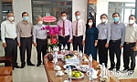 Trưởng Ban Dân vận Tỉnh ủy Đỗ Tấn Hùng chúc mừng Giáng sinh các cơ sở Đạo Công giáo và Tin Lành