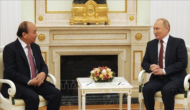 Vietnamese President Nguyen Xuan Phuc and his Russian counterpart Vladimir Putin (Photo: VNA).