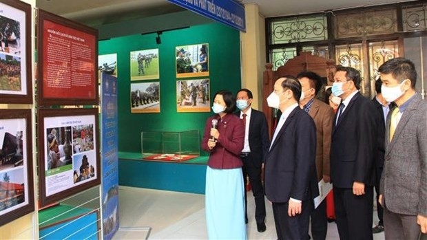 Visitors to the exhibition in Bac Giang province on December 7 (Photo: VNA).