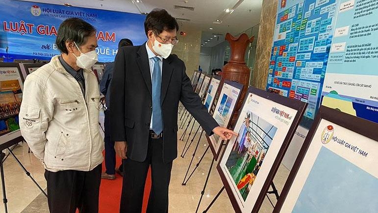 Delegates visit the photo gallery.