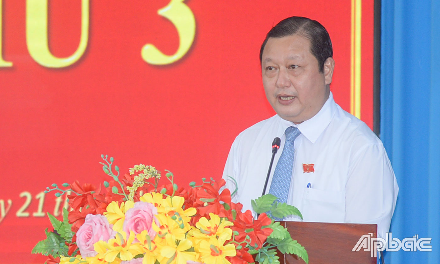 Đồng chí Phan Phùng Phú phát biểu tại kỳ họp.